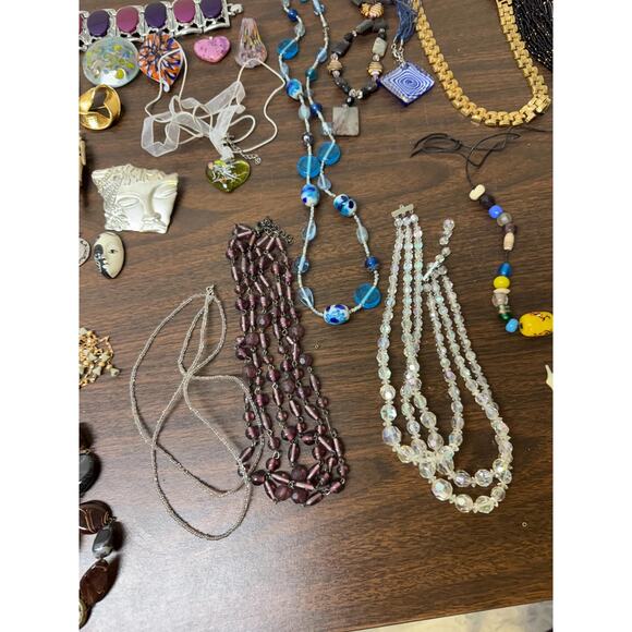 Box of vintage costume jewelry lot - Picture 11 of 15